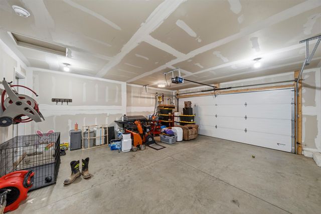 3213 14TH ST NW NW, Minot, ND 58703