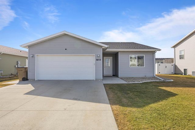 3213 14TH ST NW NW, Minot, ND 58703