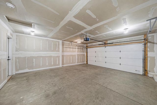 3213 14TH ST NW NW, Minot, ND 58703