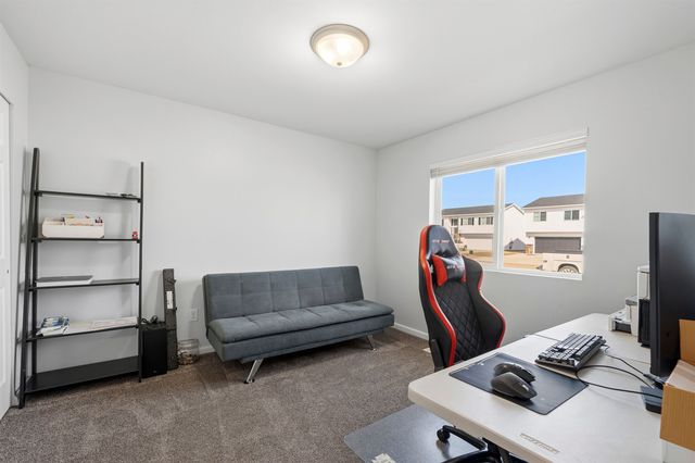3213 14TH ST NW NW, Minot, ND 58703