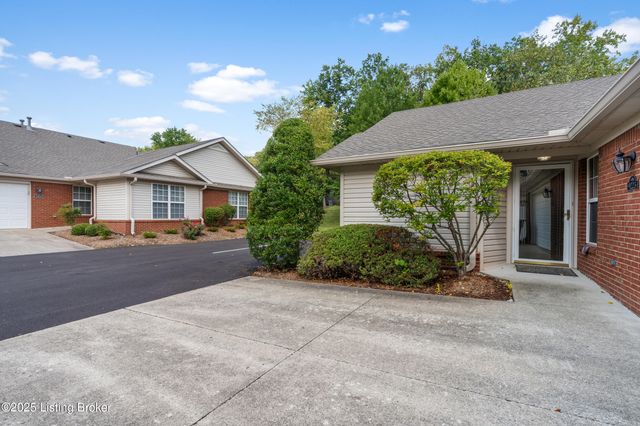 9223 Hawthorne Pointe Dr, Louisville, KY 40272