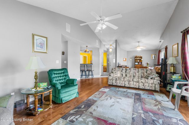 9223 Hawthorne Pointe Dr, Louisville, KY 40272