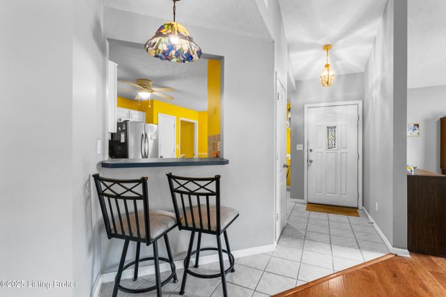 9223 Hawthorne Pointe Dr, Louisville, KY 40272