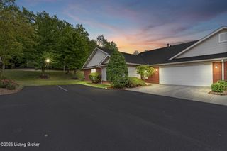9223 Hawthorne Pointe Dr, Louisville, KY 40272