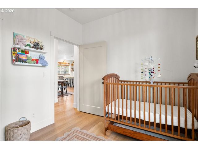 1305 UFF DA St, Silverton, OR 97381