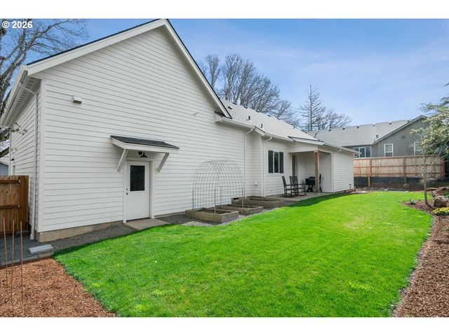 1305 UFF DA St, Silverton, OR 97381