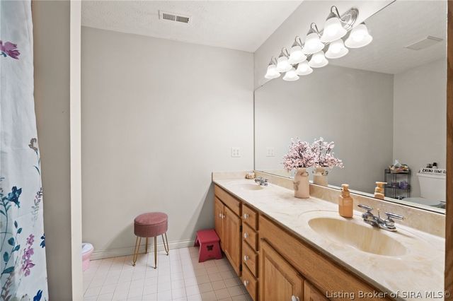 1711 Nole Drive, Jeffersonville, IN 47130