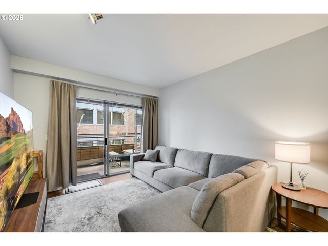 701 COLUMBIA St 313, Vancouver, WA 98660