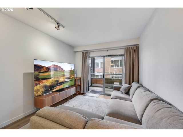 701 COLUMBIA St 313, Vancouver, WA 98660