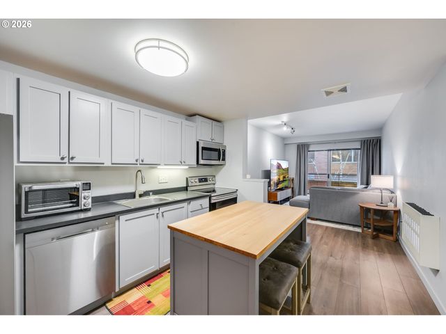 701 COLUMBIA St 313, Vancouver, WA 98660