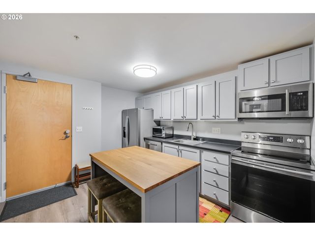 701 COLUMBIA St 313, Vancouver, WA 98660
