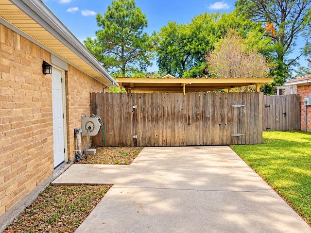 5383 Lincoln Green Drive, Katy, TX 77493