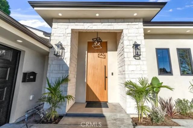 8825 Sophia Avenue, North Hills, CA 91343