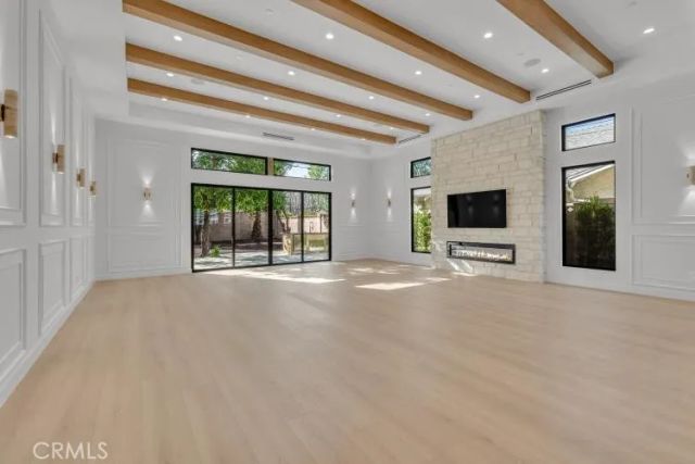 8825 Sophia Avenue, North Hills, CA 91343