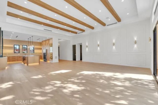 8825 Sophia Avenue, North Hills, CA 91343