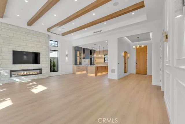 8825 Sophia Avenue, North Hills, CA 91343