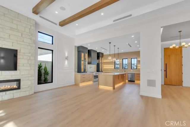 8825 Sophia Avenue, North Hills, CA 91343