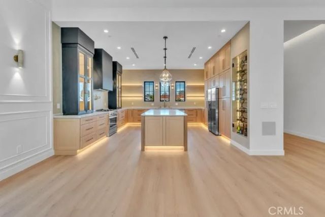 8825 Sophia Avenue, North Hills, CA 91343