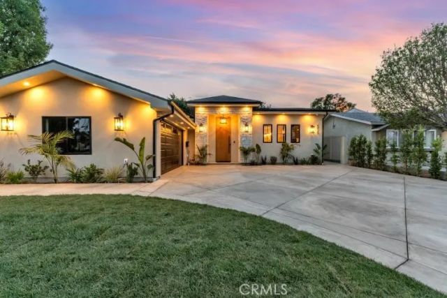 8825 Sophia Avenue, North Hills, CA 91343