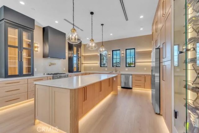 8825 Sophia Avenue, North Hills, CA 91343