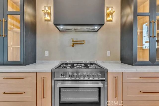 8825 Sophia Avenue, North Hills, CA 91343