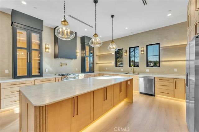 8825 Sophia Avenue, North Hills, CA 91343