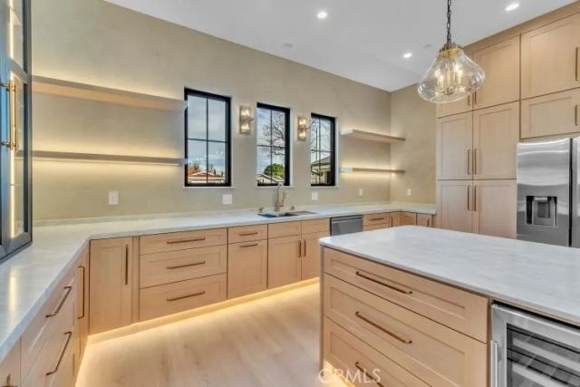 8825 Sophia Avenue, North Hills, CA 91343