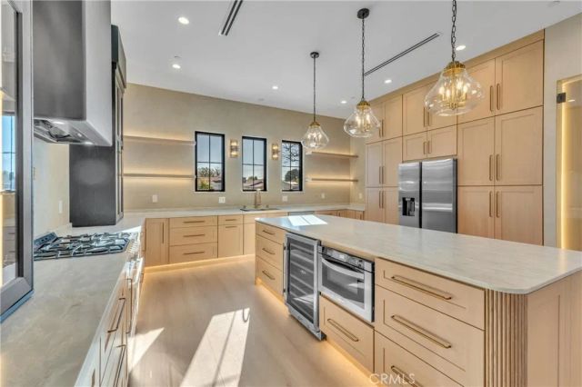 8825 Sophia Avenue, North Hills, CA 91343