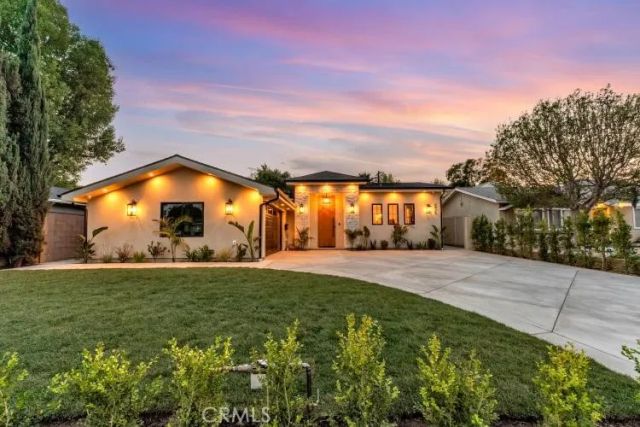 8825 Sophia Avenue, North Hills, CA 91343