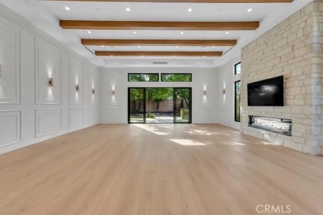 8825 Sophia Avenue, North Hills, CA 91343