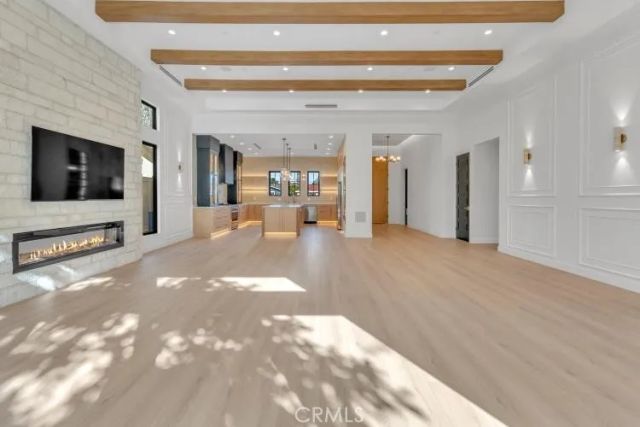 8825 Sophia Avenue, North Hills, CA 91343