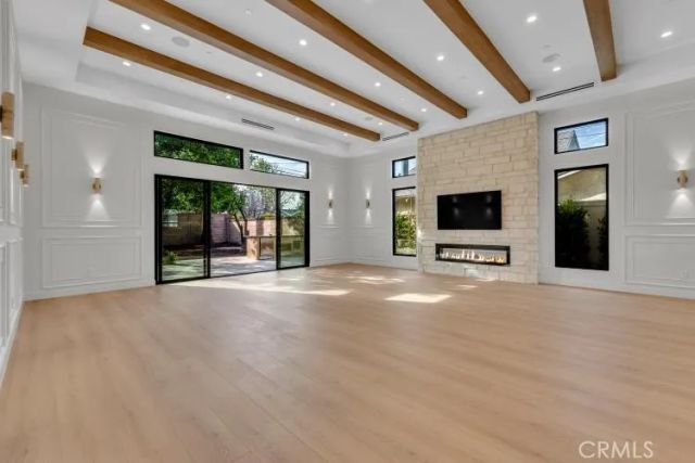 8825 Sophia Avenue, North Hills, CA 91343