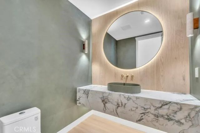 8825 Sophia Avenue, North Hills, CA 91343