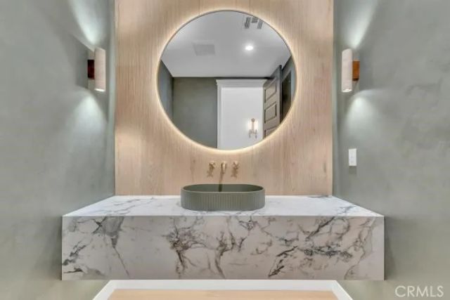 8825 Sophia Avenue, North Hills, CA 91343