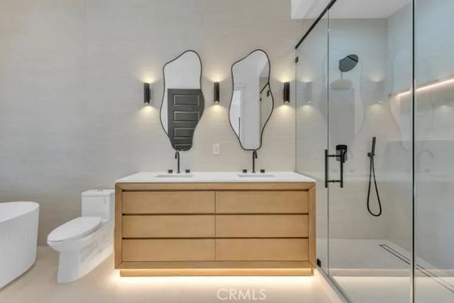 8825 Sophia Avenue, North Hills, CA 91343