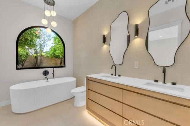 8825 Sophia Avenue, North Hills, CA 91343