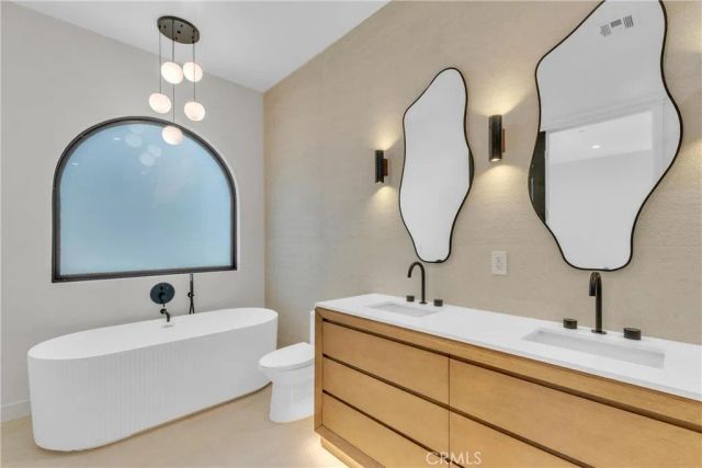 8825 Sophia Avenue, North Hills, CA 91343