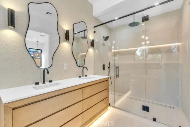 8825 Sophia Avenue, North Hills, CA 91343