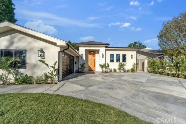 8825 Sophia Avenue, North Hills, CA 91343