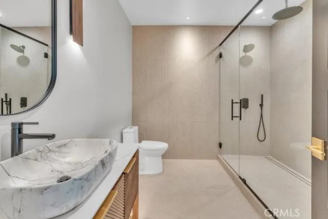 8825 Sophia Avenue, North Hills, CA 91343