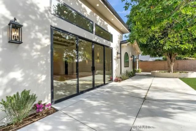 8825 Sophia Avenue, North Hills, CA 91343