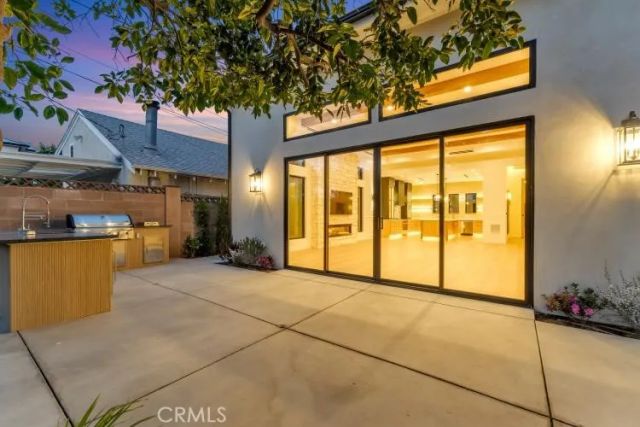 8825 Sophia Avenue, North Hills, CA 91343