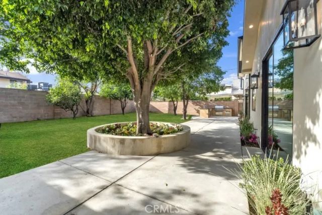 8825 Sophia Avenue, North Hills, CA 91343