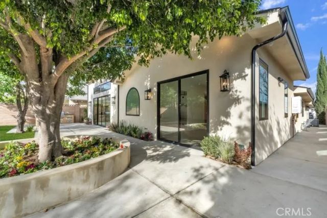 8825 Sophia Avenue, North Hills, CA 91343