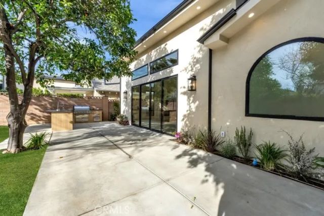 8825 Sophia Avenue, North Hills, CA 91343