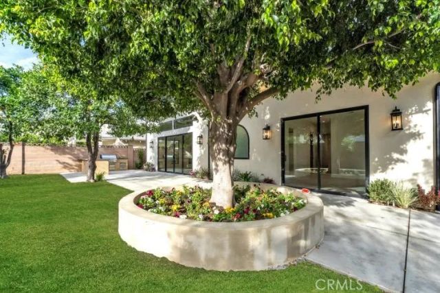 8825 Sophia Avenue, North Hills, CA 91343