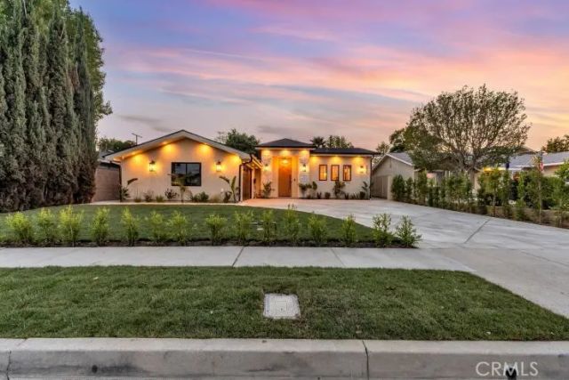 8825 Sophia Avenue, North Hills, CA 91343