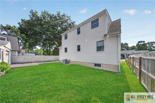 18 Woodland Road, Spotswood, NJ 08884