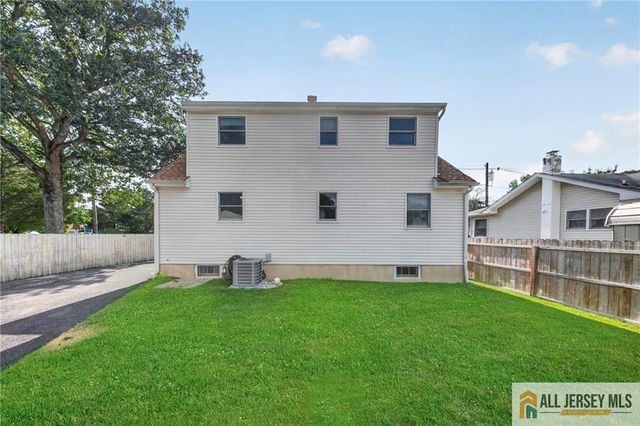 18 Woodland Road, Spotswood, NJ 08884