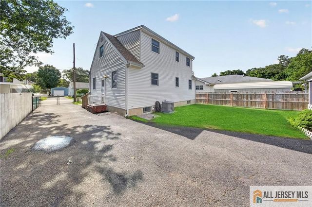 18 Woodland Road, Spotswood, NJ 08884